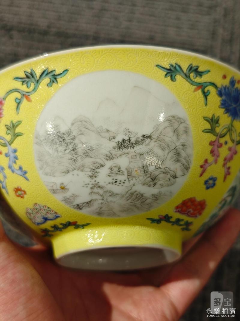 清道光 黄地轧道洋彩花卉开光山水人物纹碗 （一对） - 图13